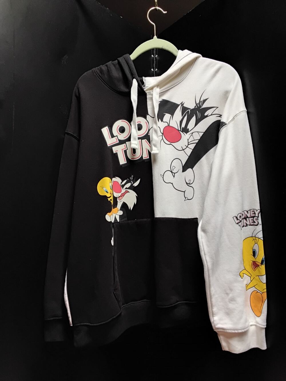 LOONEY TUNES Unisex Xl Sweatshirt featuring Tweety & Sylvester